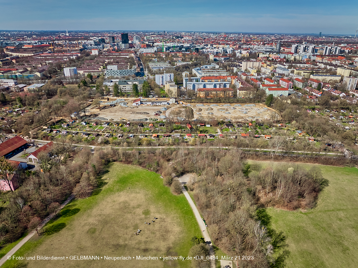 21.03.2023 - Luftbilder von der Baustelle Maikäfersiedlung in Berg am Laim